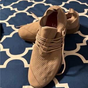 NWOT  tan lane eight trainer ad-1 sneakers 8.5